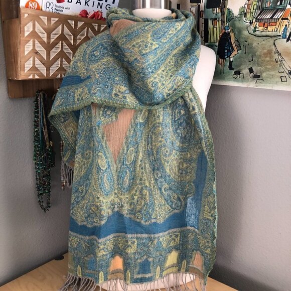 Woven Wool Fringed Scarf Wrap - Old Money Aesthetic - Picture 1 of 6